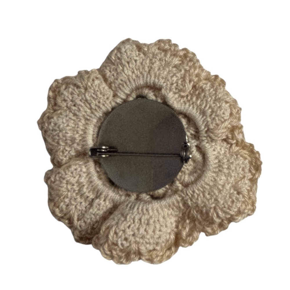 Vintage Handmade Ivory Flower Crocheted Yarn Flower Brooch Pin Preowned - Picture 8 of 10